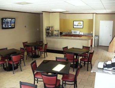 Days Inn By Wyndham San Antonio Splashtown/Att Center Екстериор снимка